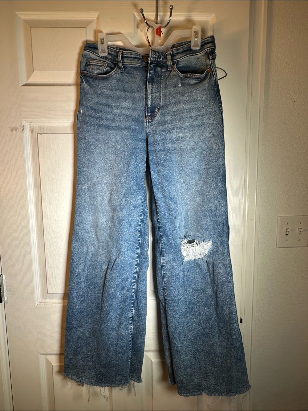 Judy Blue Retro Wide Leg Blue High-Rise Wide Leg Jeans with Distressed Knee